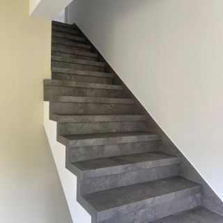 Vinyl Moduleo Roots 55 Meteora 46943 (schodiště), Mustang Slate 70939 (podlahy) #floor #vinylflooring #staircase #vinyl...